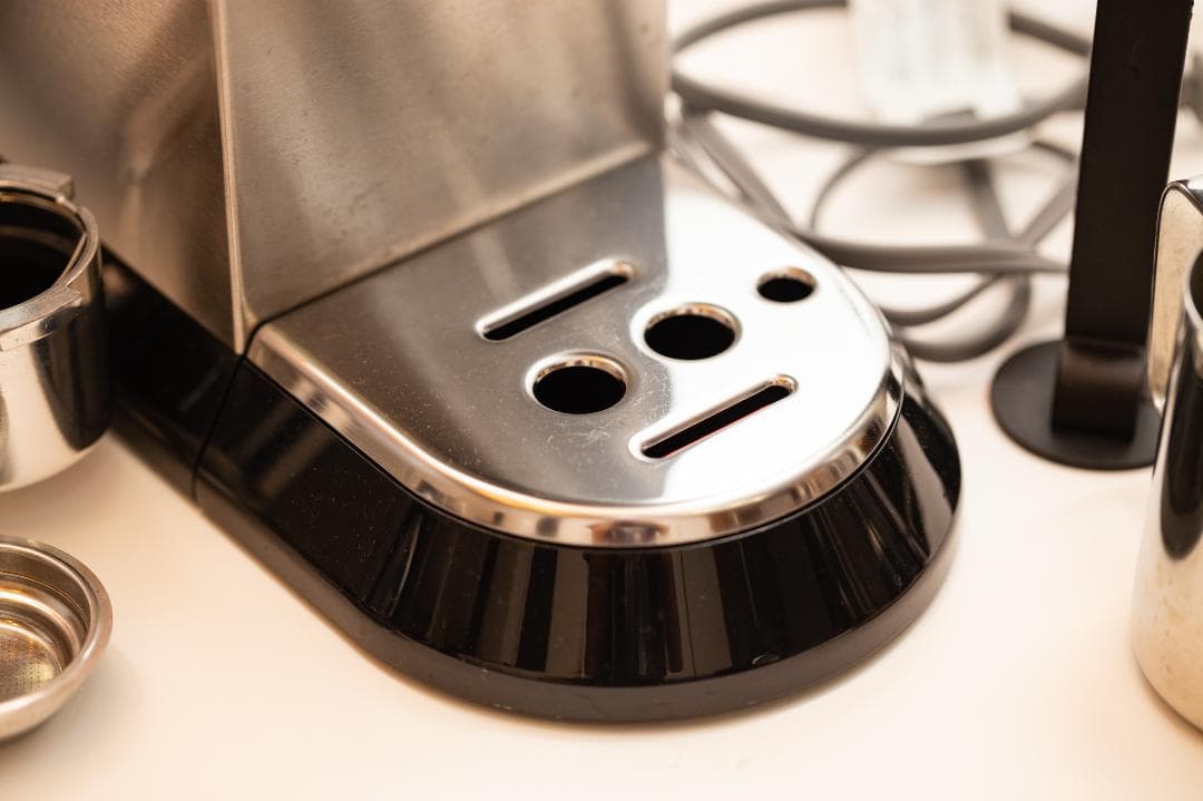 EC680M デロンギ デディカ　エスプレッソ カプチーノメーカー