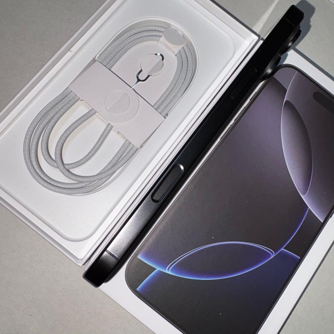 【極美品】iPhone 16 ProMax256GB （米国版・SIMフリー）