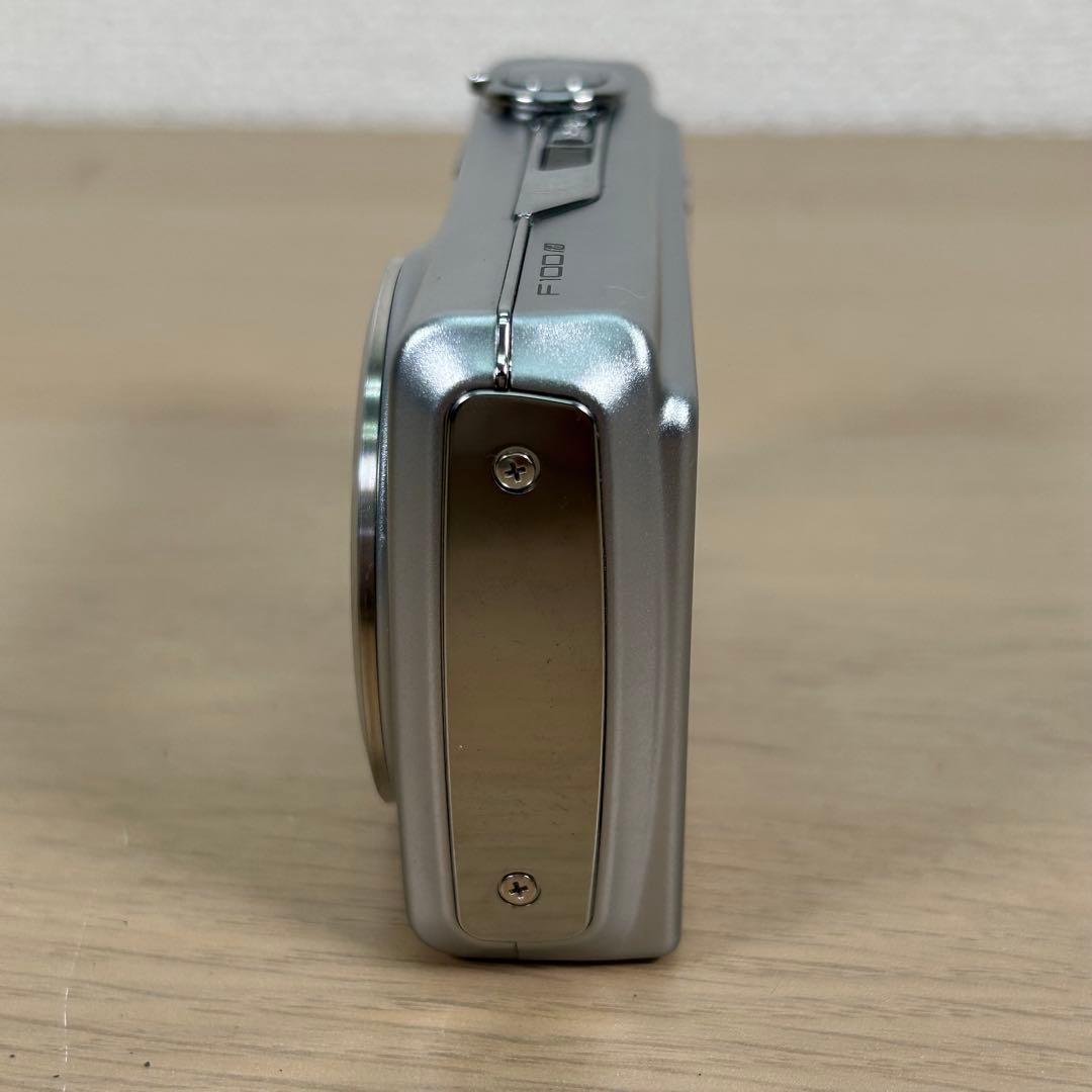 【美品】FUJIFILM FINEPIX F100fd デジカメ B225