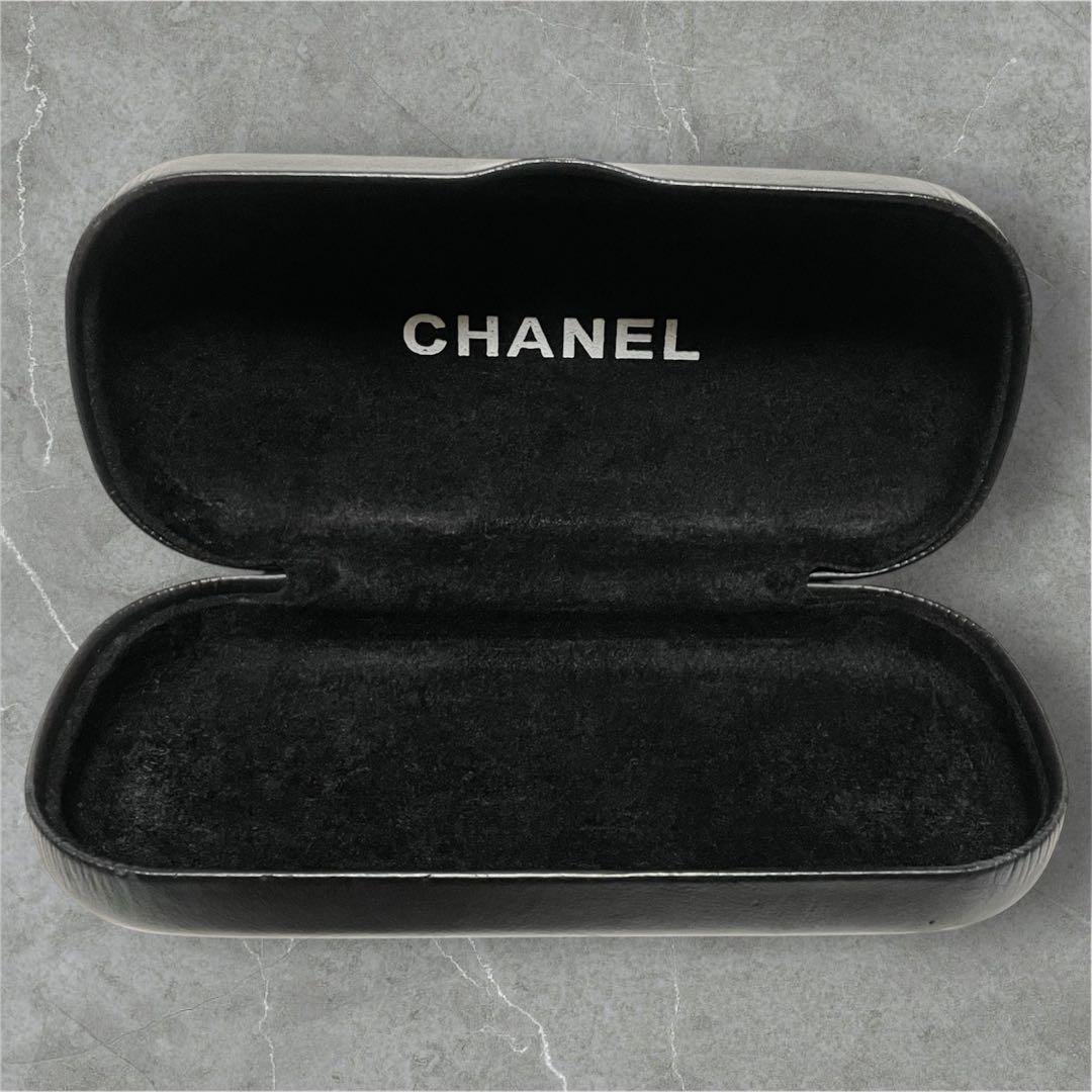 CHANEL サングラス オーバル型 ロゴ入り シルバーフレーム