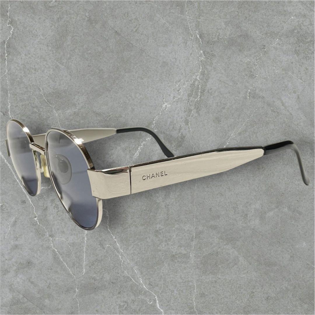 CHANEL サングラス オーバル型 ロゴ入り シルバーフレーム