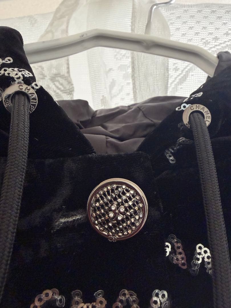 【CHANEL】ブラック ダウンジャケット フード付き