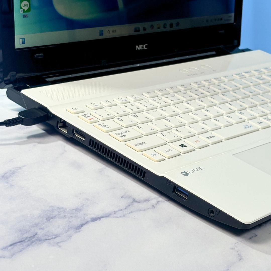 美品ホワイト・Corei7・16GB・SSD・DVDマルチ・ノートパソコン