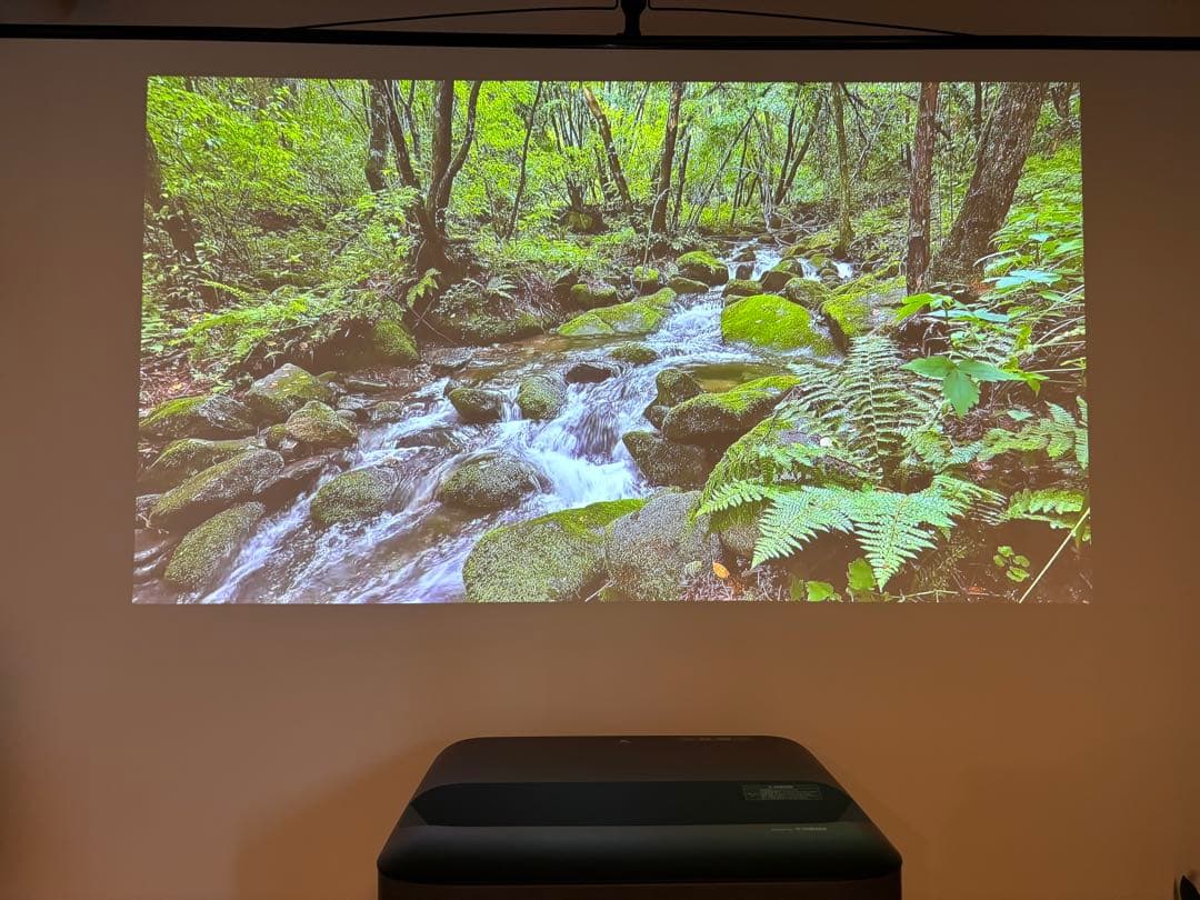 EPSON EH-LS650B プロジェクター　中古