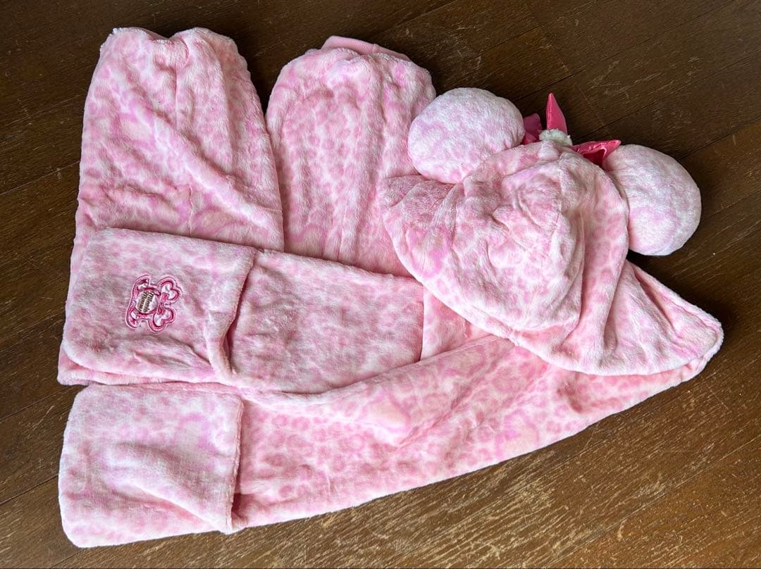 ゆ*き様 ディズニーミニー　豹柄ピンクファンキャップマフラー、フットカバーセット