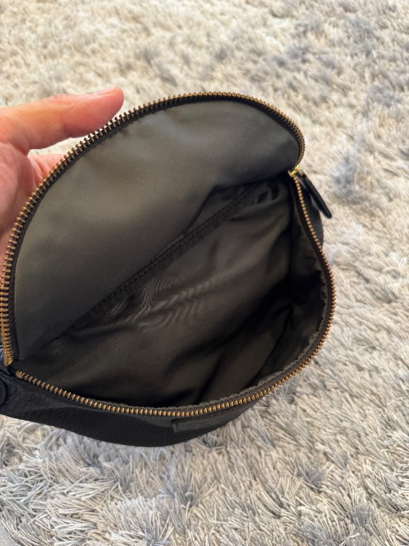 Felisi レザー ボディバッグ ファニーパック 黒