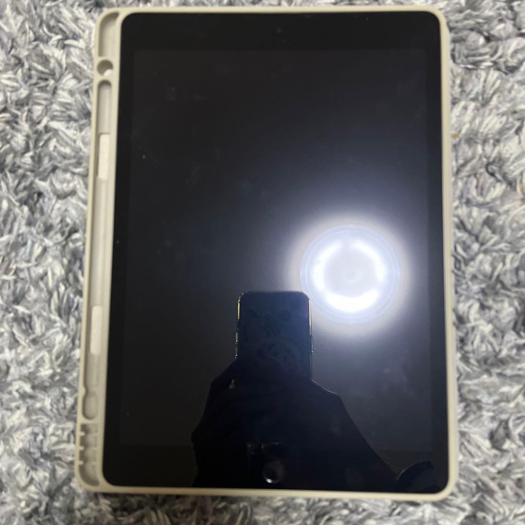 Apple iPad 第9世代　本体 シルバー 値下げしました。