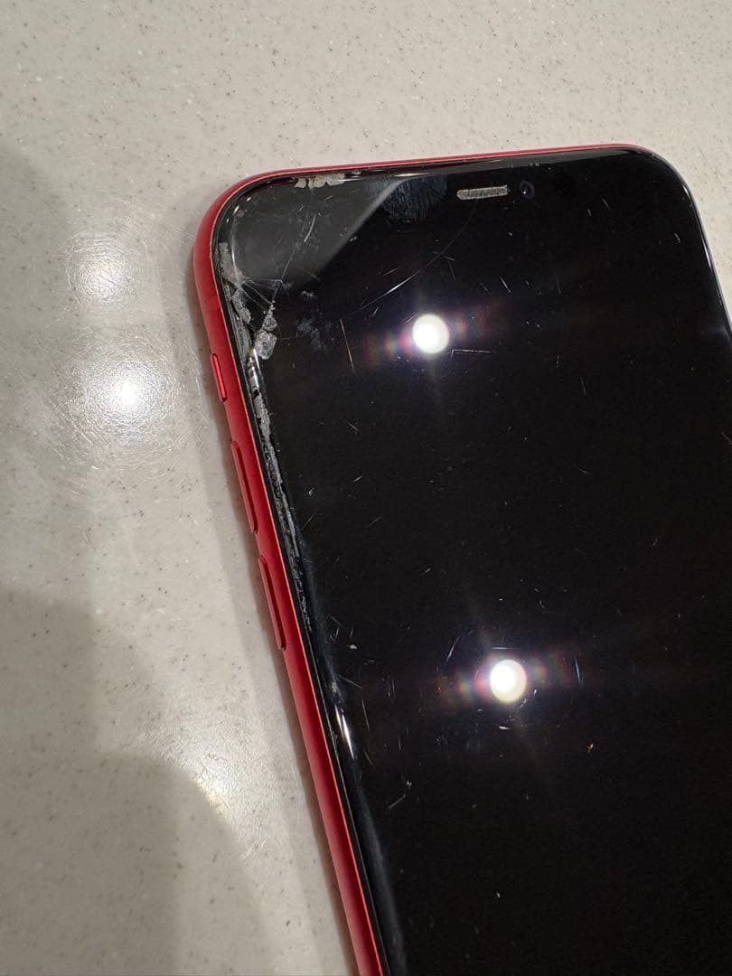 iPhone 11 (PRODUCT)RED 64GB SIMフリー画面割れあり