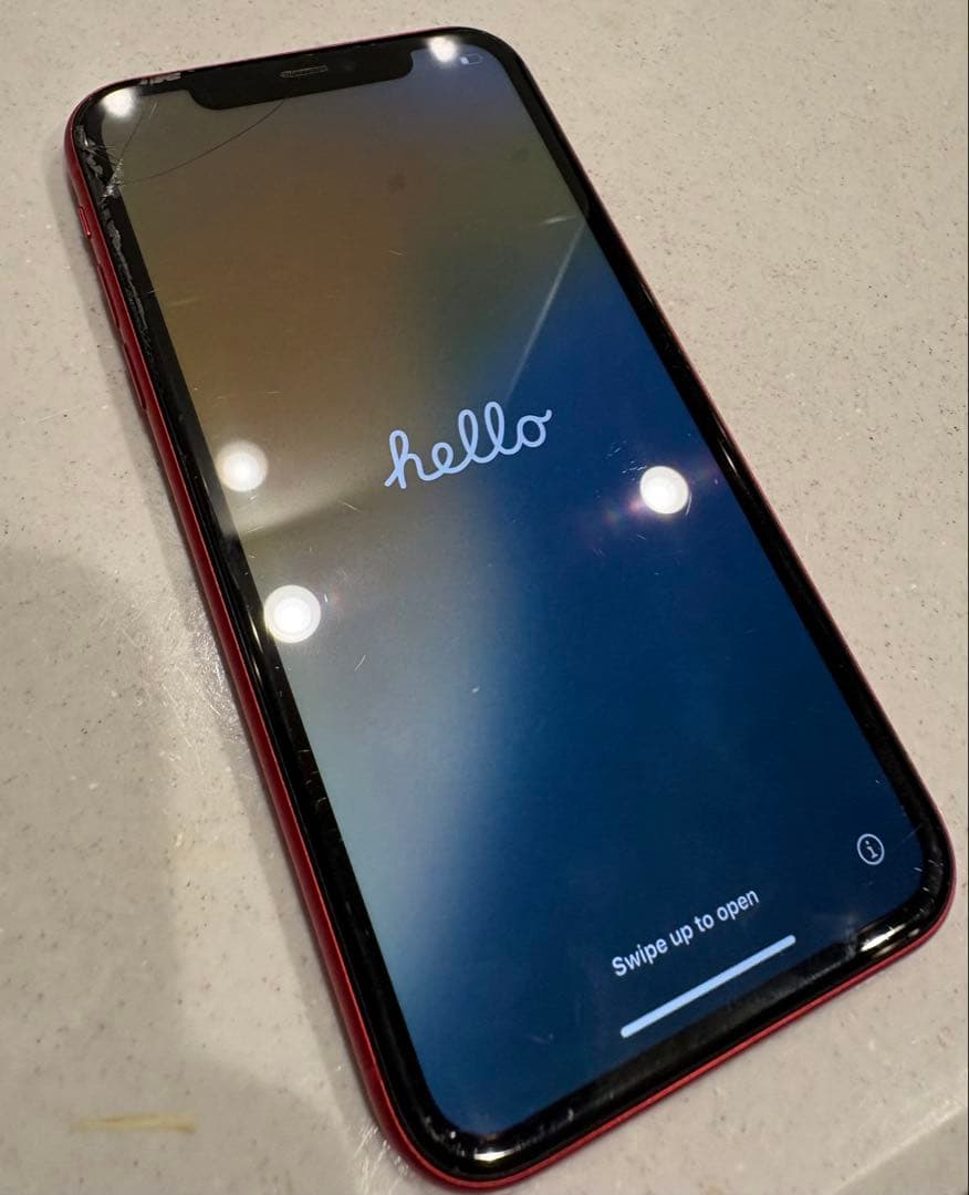 iPhone 11 (PRODUCT)RED 64GB SIMフリー画面割れあり