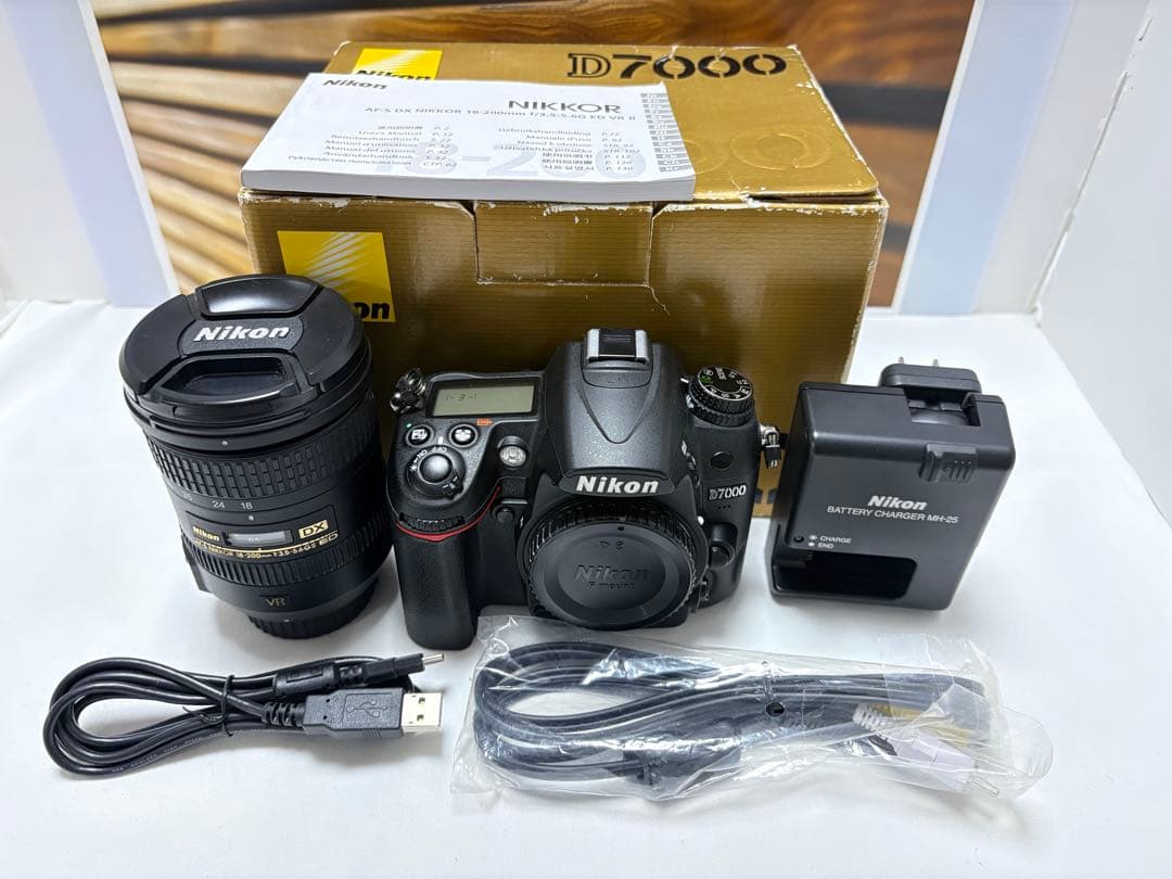 中級機定番 Nikon D7000｜低ショット1414回・18-200mm付き