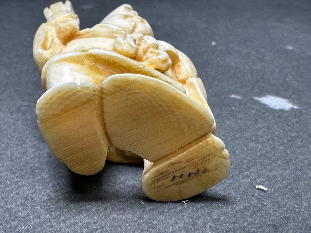 極上　根付　天然素材　アンティーク　和彫　置物　骨董　飾り物　古美術品　 置物