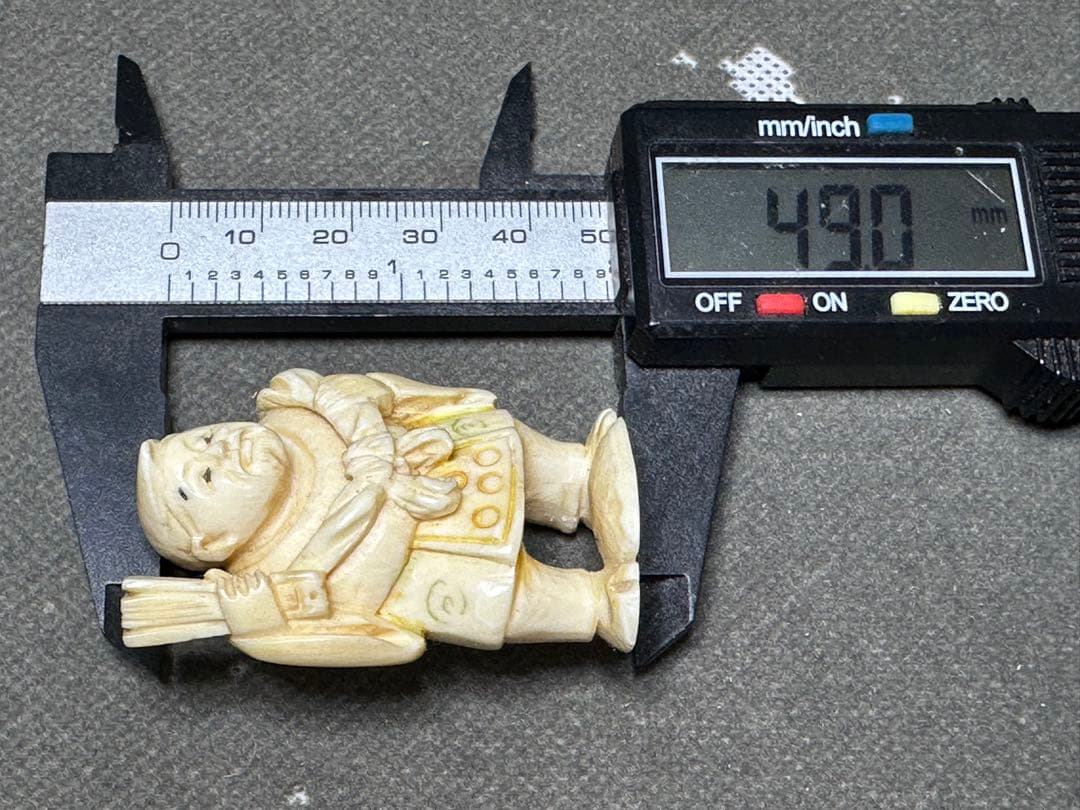 極上　根付　天然素材　アンティーク　和彫　置物　骨董　飾り物　古美術品　 置物