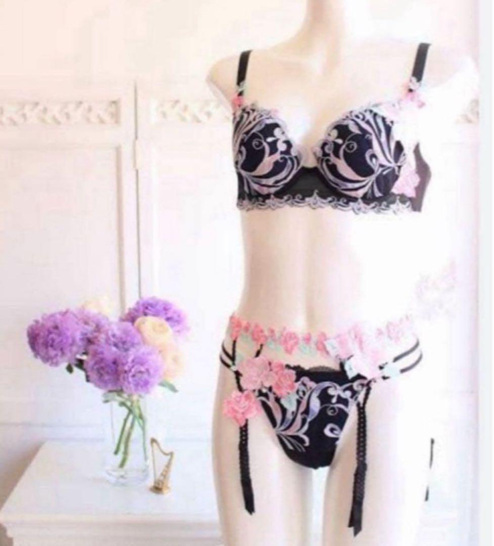 ワコール/サルート 66グループ 新品タグ付 P-upブラTバックE65 BL