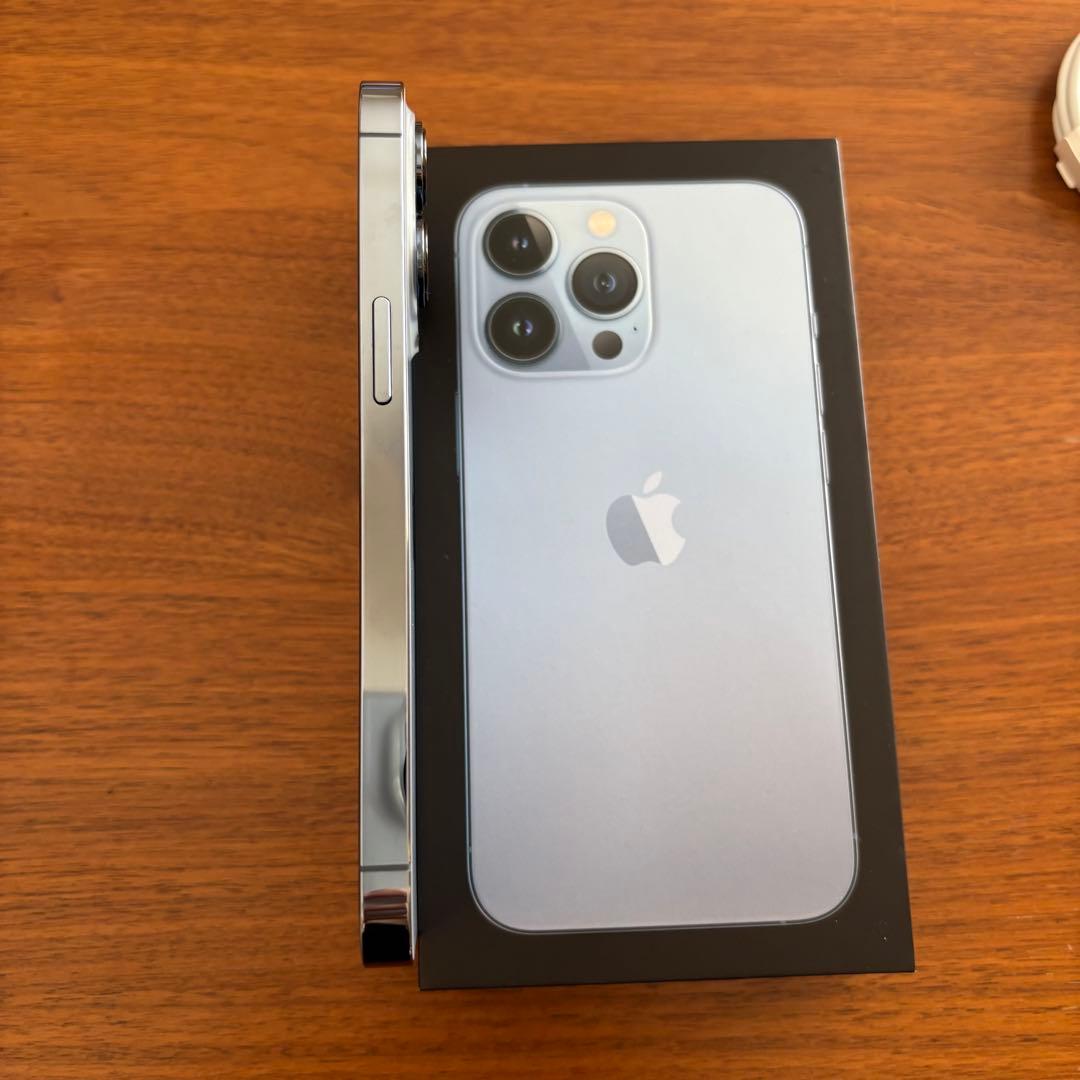 美品　iPhone13 Proシエラブルー　256GB