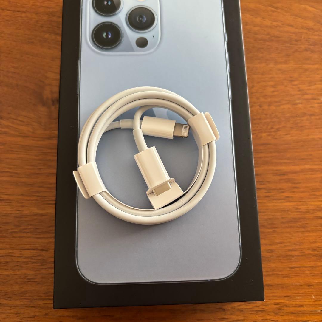 美品　iPhone13 Proシエラブルー　256GB