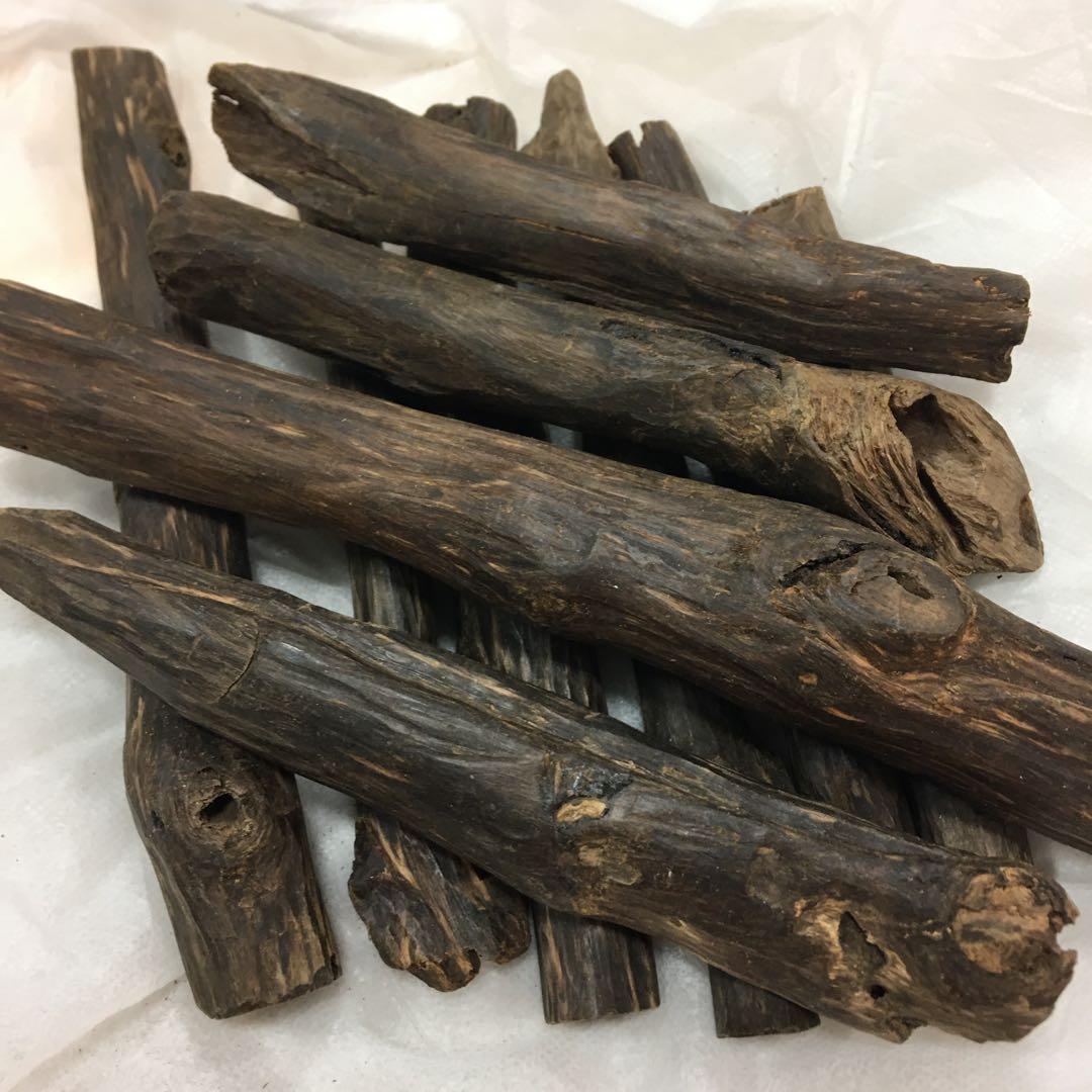 香料原木710g 【通称フィリピン黒沈香 寸聞多羅 沈香 伽羅 六国 香木】