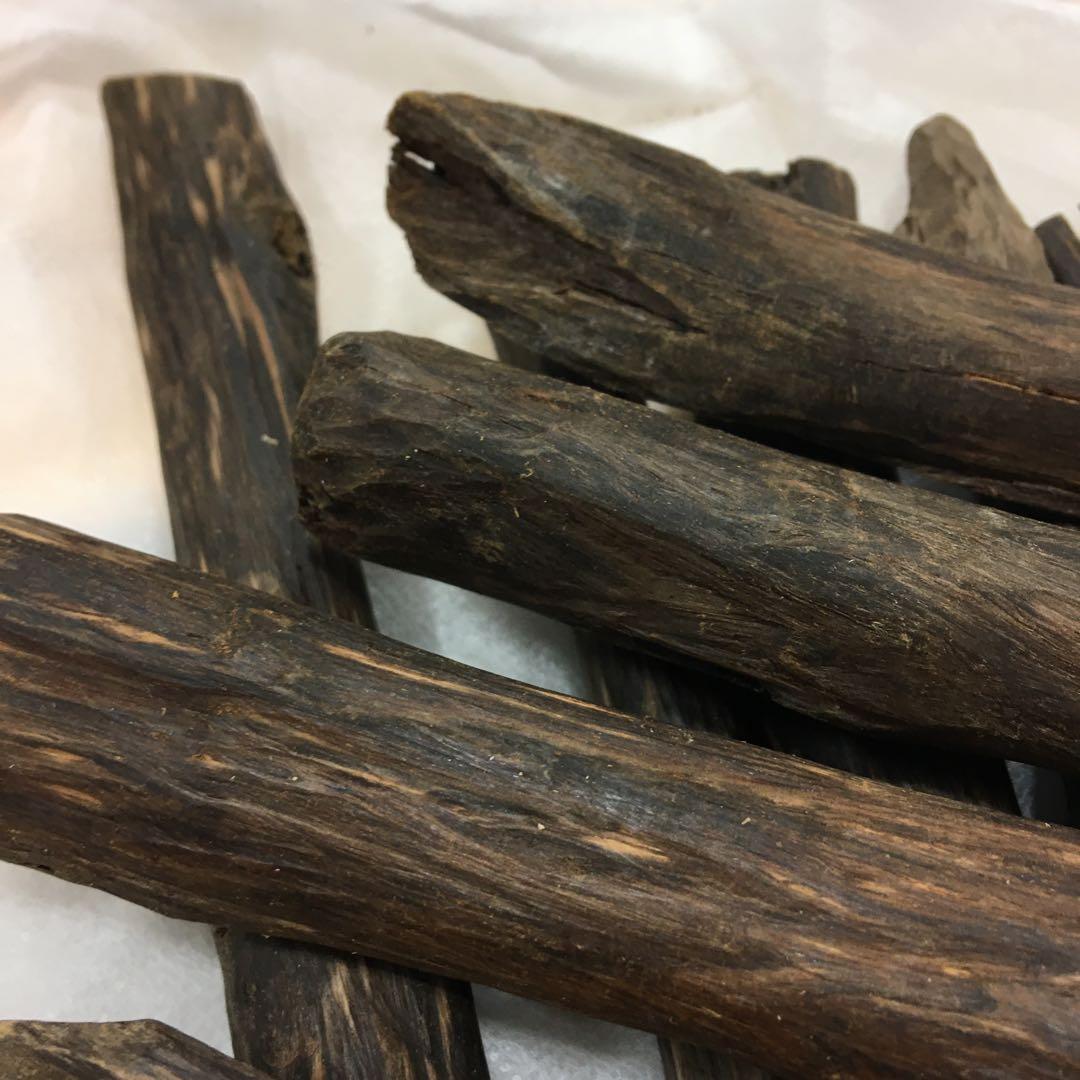 香料原木710g 【通称フィリピン黒沈香 寸聞多羅 沈香 伽羅 六国 香木】