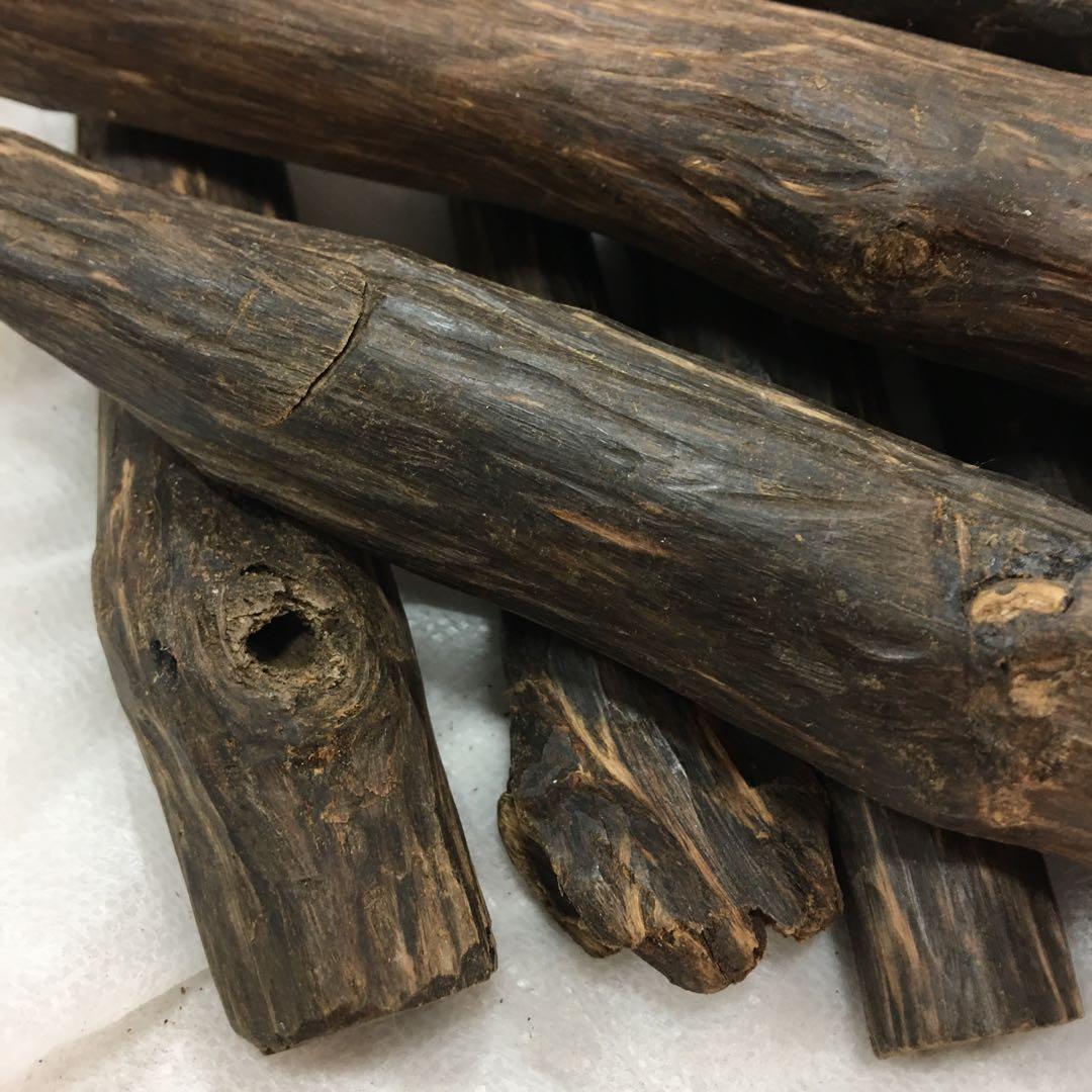 香料原木710g 【通称フィリピン黒沈香 寸聞多羅 沈香 伽羅 六国 香木】