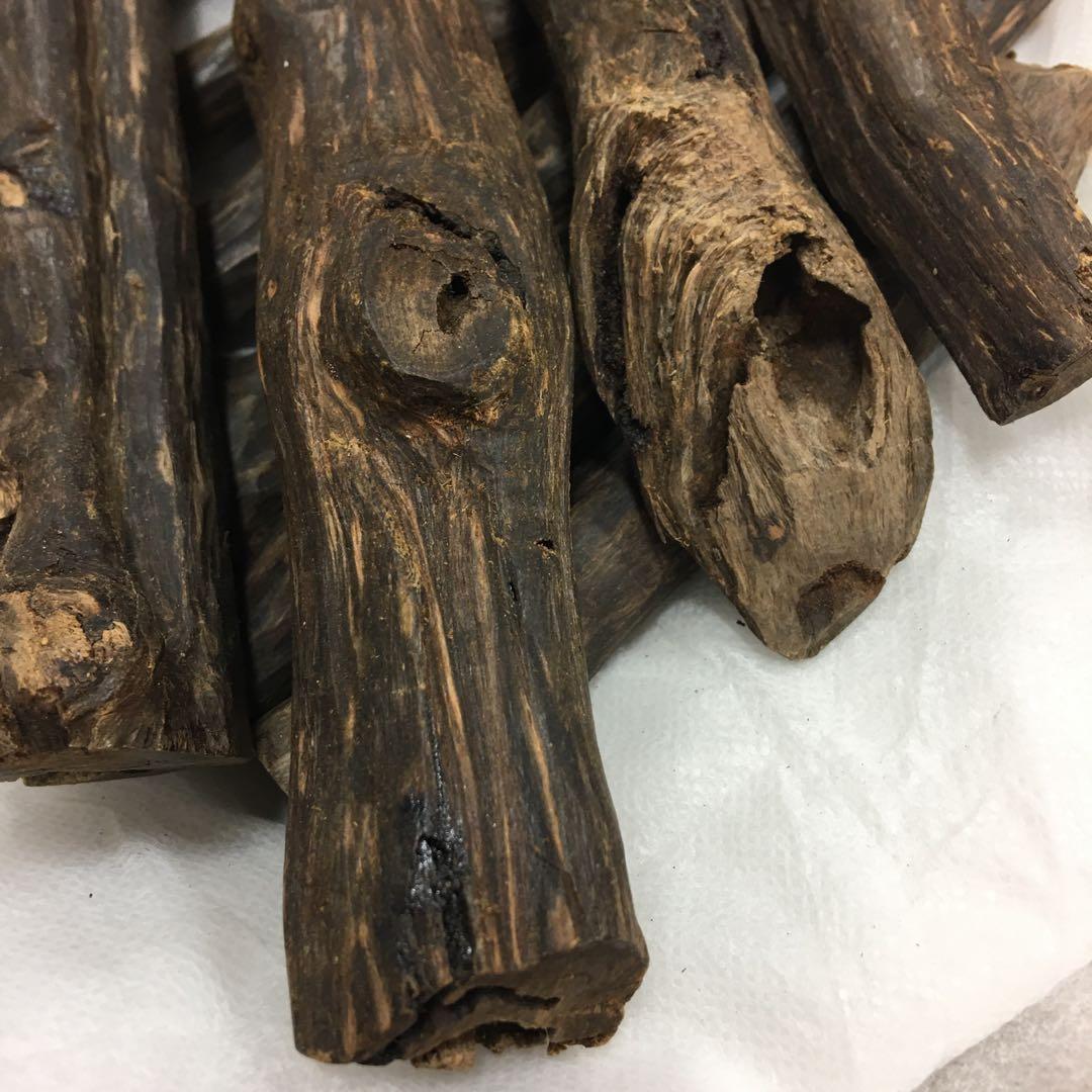 香料原木710g 【通称フィリピン黒沈香 寸聞多羅 沈香 伽羅 六国 香木】