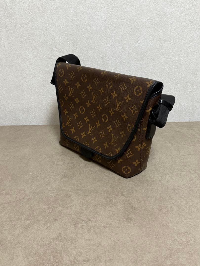 ルイヴィトン モノグラムマカサー マグネティック・メッセンジャー M45557