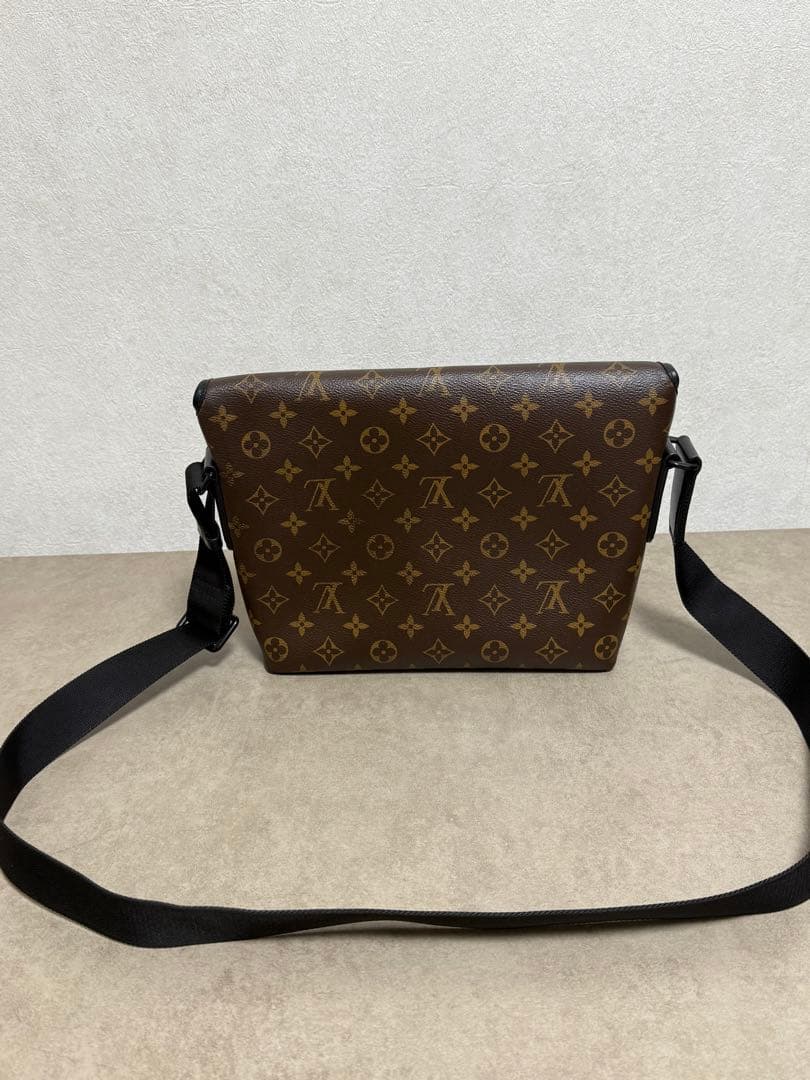 ルイヴィトン モノグラムマカサー マグネティック・メッセンジャー M45557
