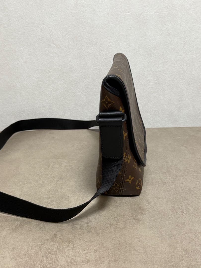 ルイヴィトン モノグラムマカサー マグネティック・メッセンジャー M45557