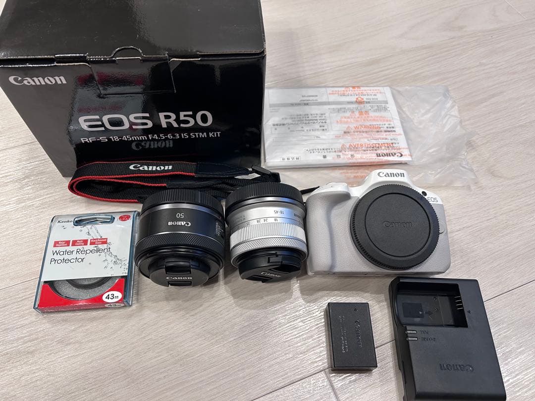 CanonEOSR50（ホワイト）レンズキット ＋RF50mmレンズ