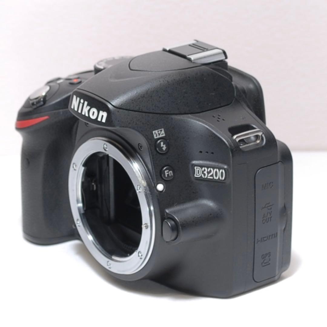 美品✨スポーツ観戦におすすめ✨Nikon D3200✨ダブルレンズ✨ニコン