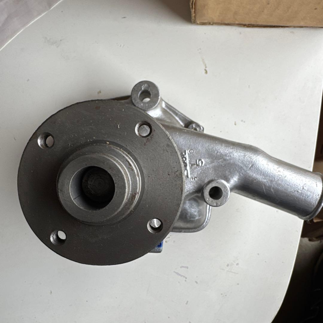 【純正部品】ISUZU 117クーペ ウォーターポンプ