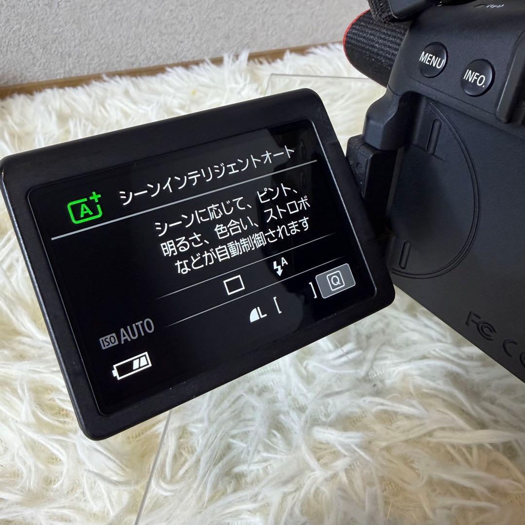 【極美品】Canon EOS Kiss X8i デジタル一眼レフ 付属品多数