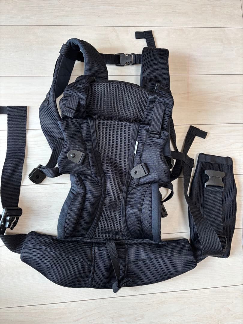 【美品】Aprica ラクリス 抱っこ紐 黒 5回程度使用 ◇ 新生児〜3歳まで