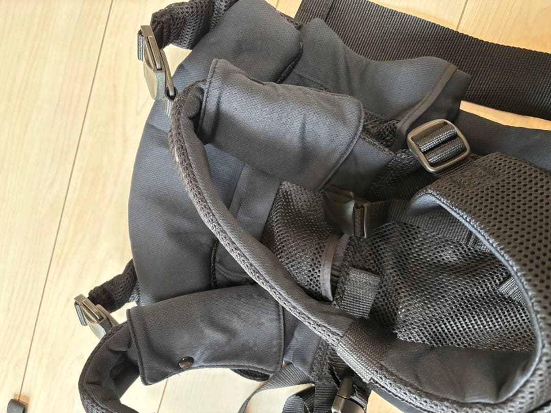 【美品】Aprica ラクリス 抱っこ紐 黒 5回程度使用 ◇ 新生児〜3歳まで