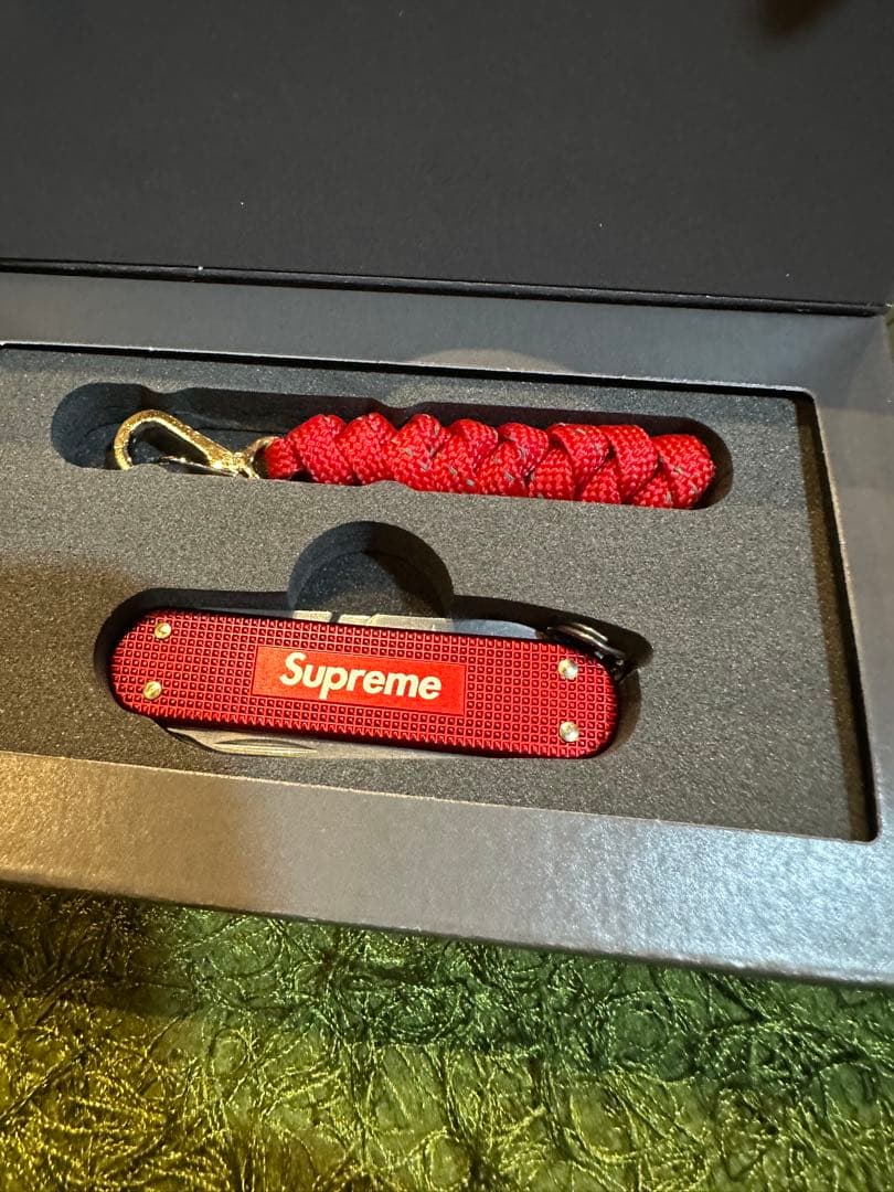 小物 komomoSUPREME Victorinox classic knif