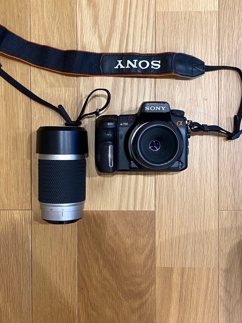 SONY α700 デジタル一眼　動作品　50ミリ単焦点マクロ、望遠レンズ付き