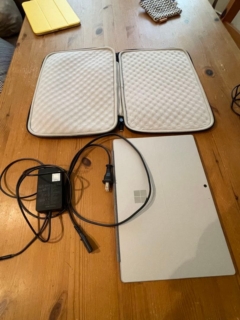 surface pro7+/ i3/8/128 ケースあり