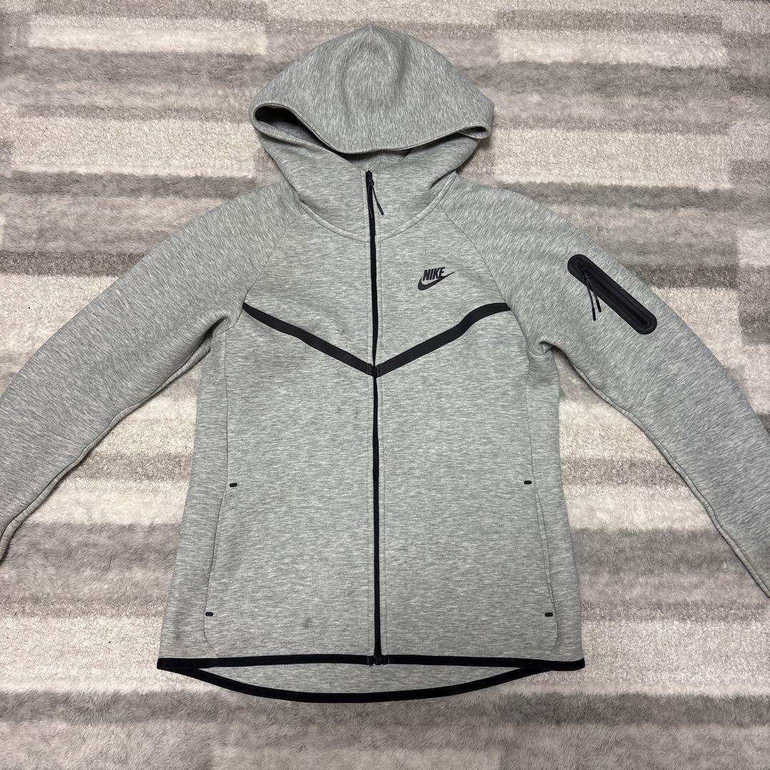 Nike テックフリース　グレー