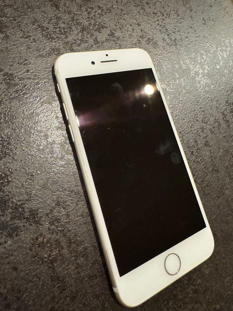 iPhone8 ホワイト　64gb 値下げしません