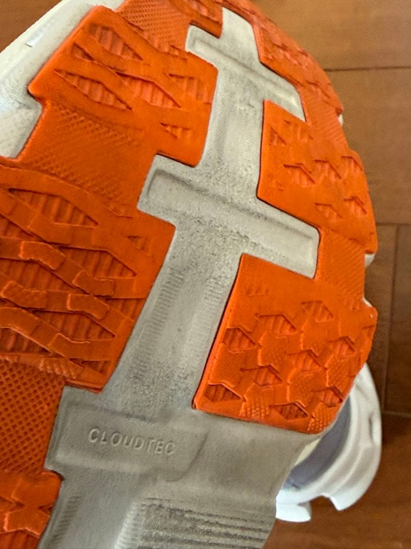 On running Cloudmonster Hyper 限定プリズム26.5