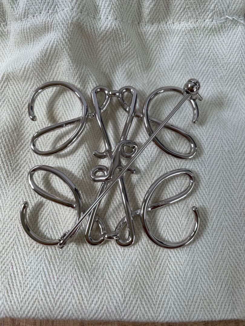 ✨極美品✨LOEWE アナグラムブローチ シルバー 付属品・リボン付き