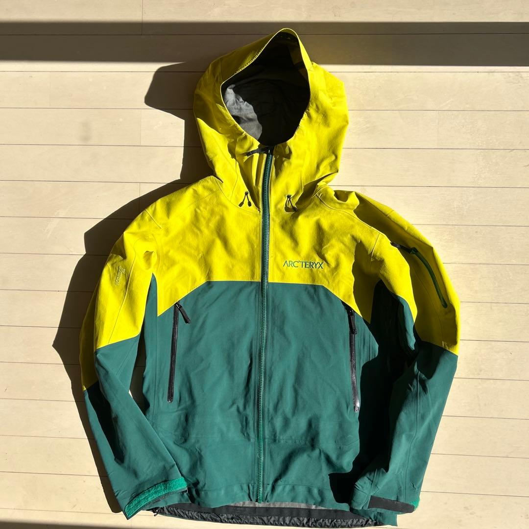 Arc’teryx LUSH jacket スノボーウェア