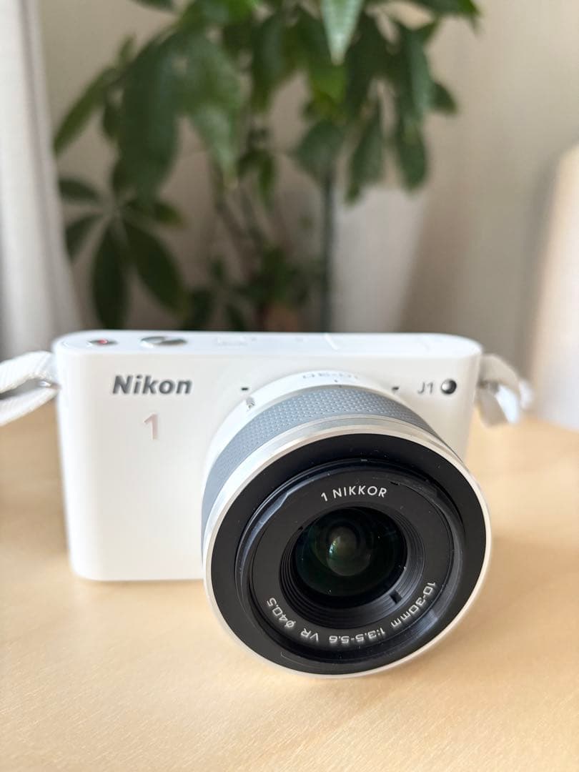 Nikon ニコン ミラーレスカメラ J１ホワイト
