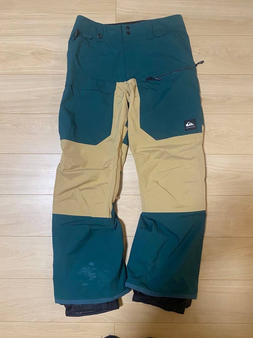 クイックシルバー　スノーボードウェアセット（ジャケット・パンツ）