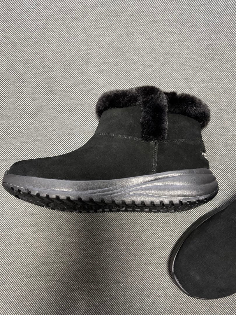 新品未使用！スケッチャーズ　レディース ショートムートンブーツ　24㌢