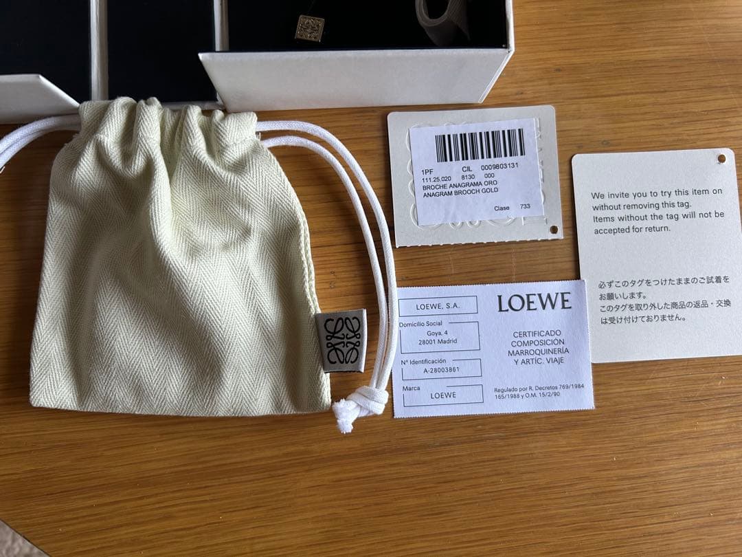 ロエベ　アナグラムブローチ　ゴールドカラー