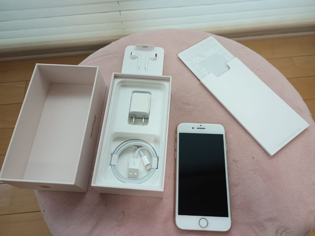 Apple iPhone 8 ゴールド 本体 64GB 付属品未使用SIMフリー