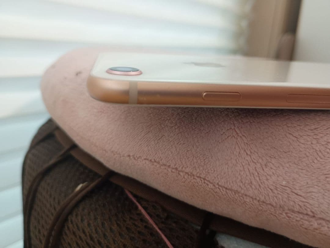 Apple iPhone 8 ゴールド 本体 64GB 付属品未使用SIMフリー