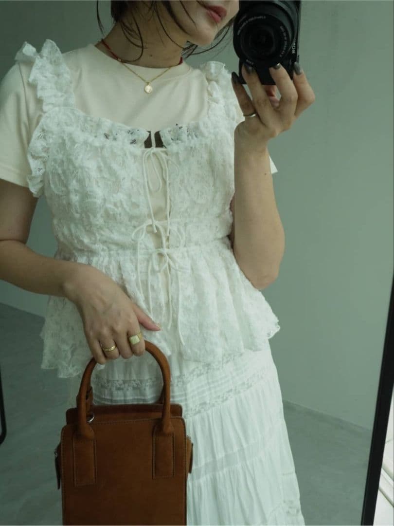 大人気完売　ココディール　新品タグ付　フリルキャミペプラムブラウス　オフ