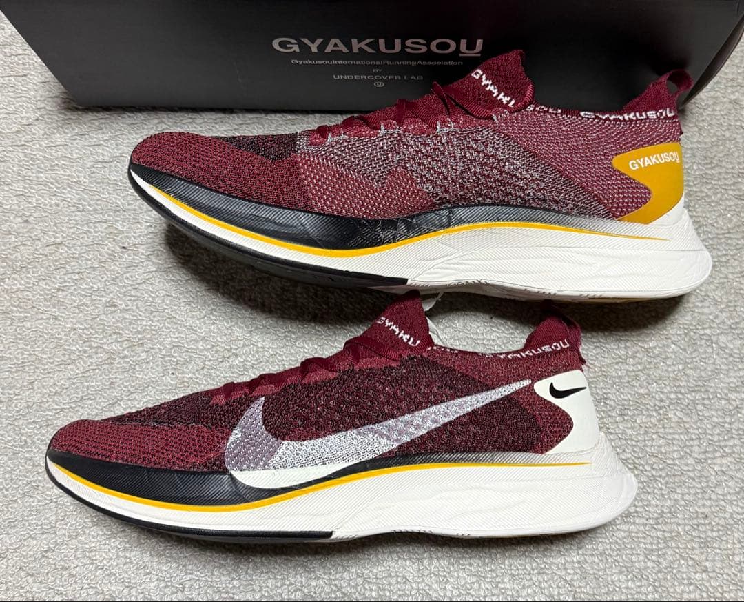 靴 NIKE VAPORFLY 4% FLYKNIT / GYAKUSOU