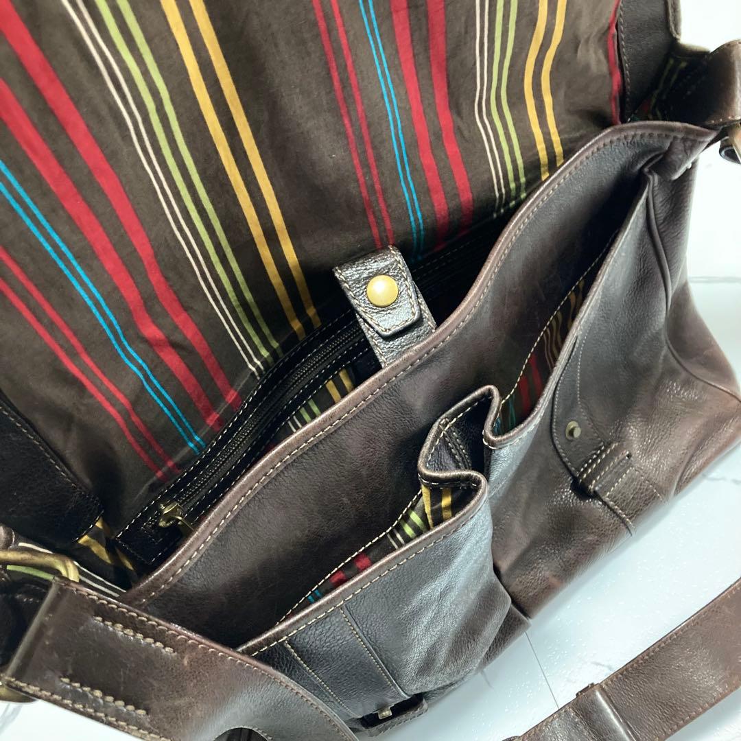 BALLY✨メッセンジャーバッグ大容量　本革　A4PC可　フラップ　チャーム自立