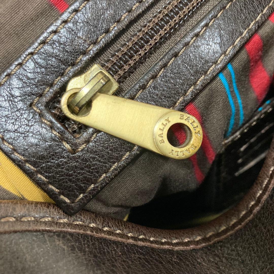 BALLY✨メッセンジャーバッグ大容量　本革　A4PC可　フラップ　チャーム自立